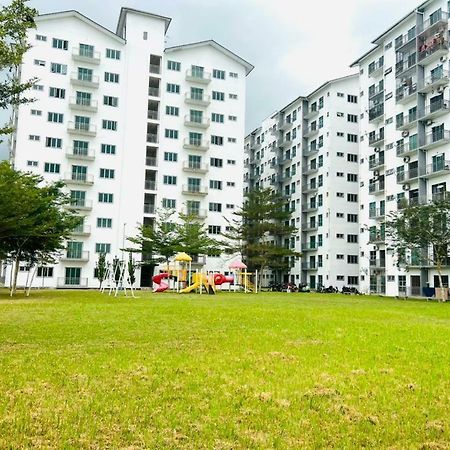 Homestay Pangsapuri Samudera Seri Manjung Lumut Exterior foto